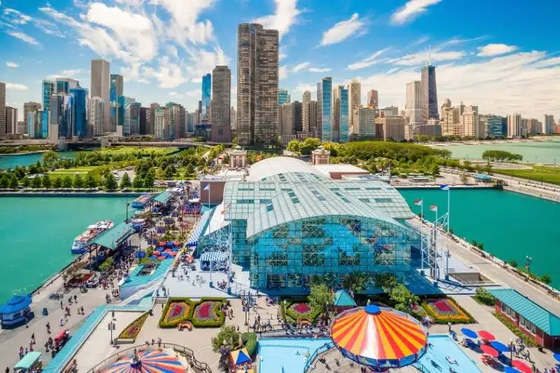Top Attractions, Food Scenes, and Unforgettable Experiences in Chicago