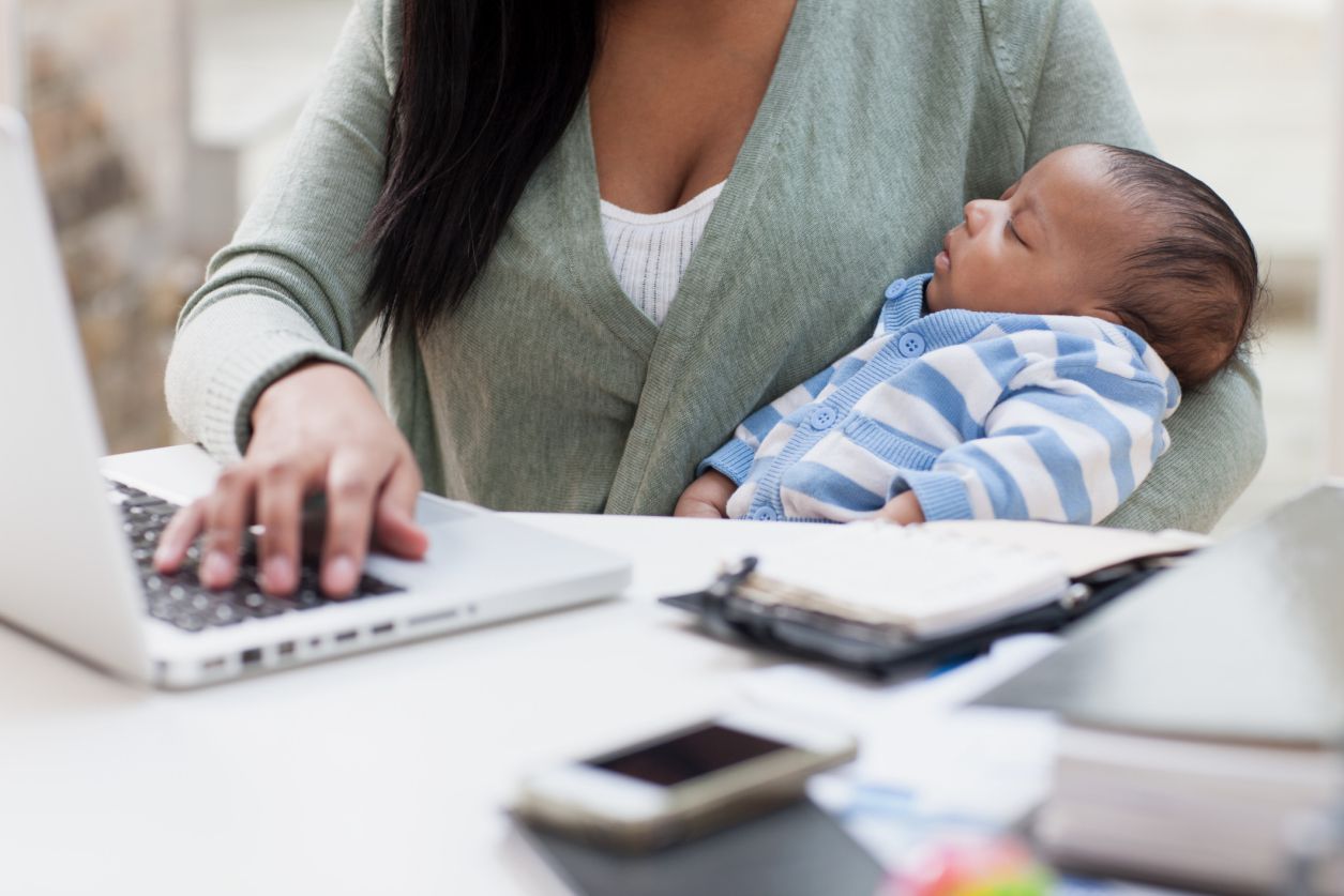 WFH Lifestyle After Giving Birth: 4 Useful Tips