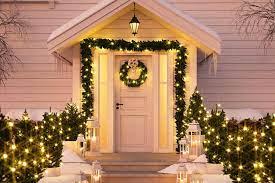 How to Utilize Technology for Outdoor Christmas Decoration