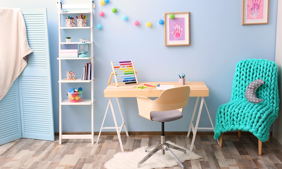 How to Decorate a Study Table?